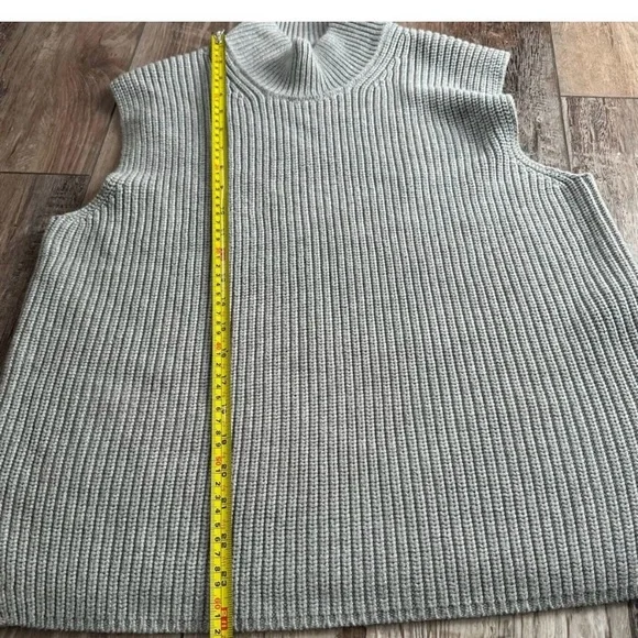 Abercrombie & Fitch Gray Ribbed Sleeveless Turtleneck Size M - Picture 5 of 9
